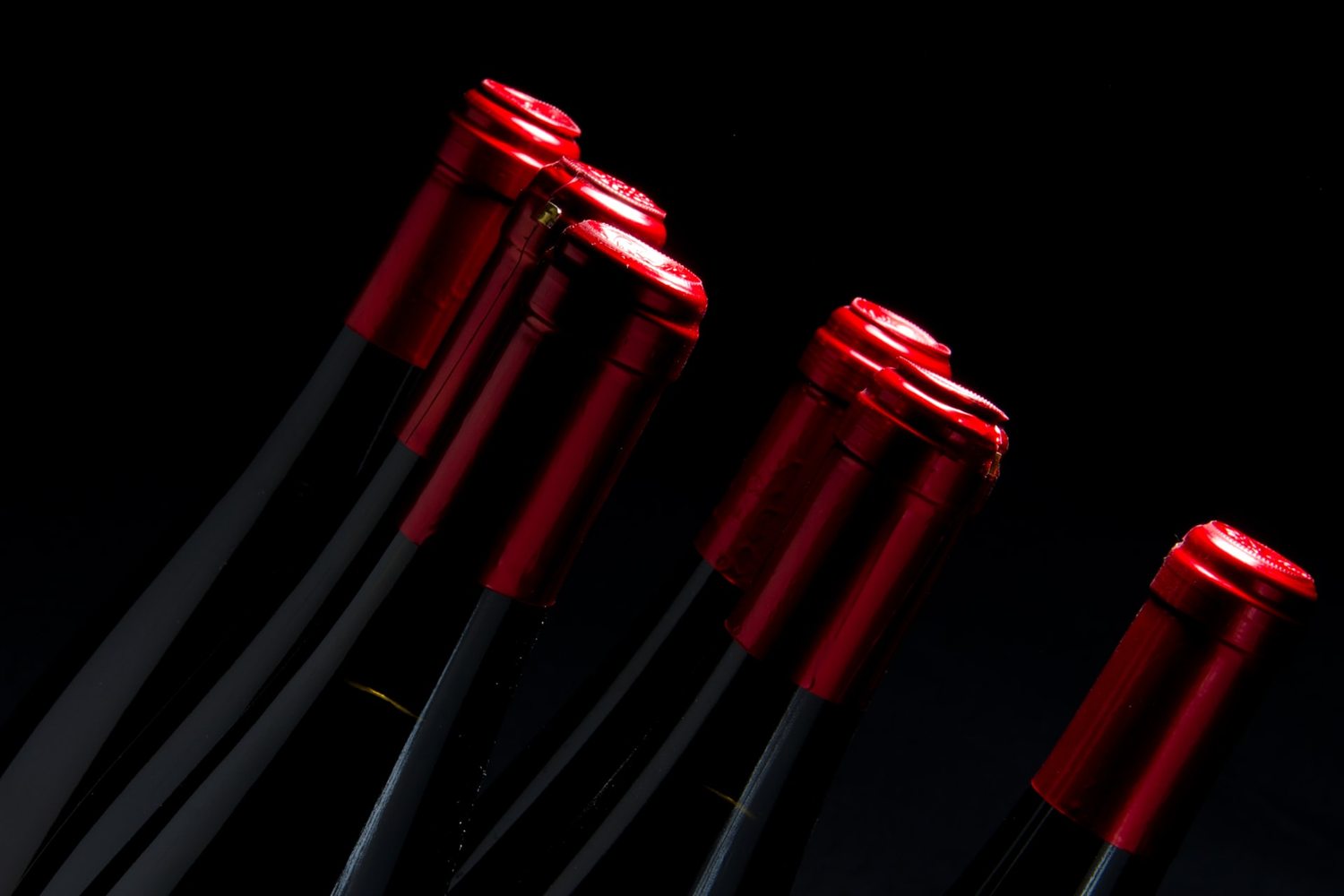 Botellas de vino Romanorum con cápsula roja